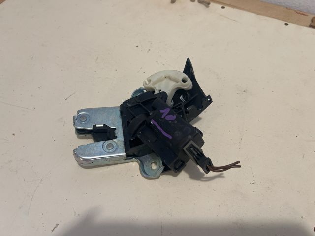 bontott VW PASSAT CC Csomagtérajtó Zárszerkezet