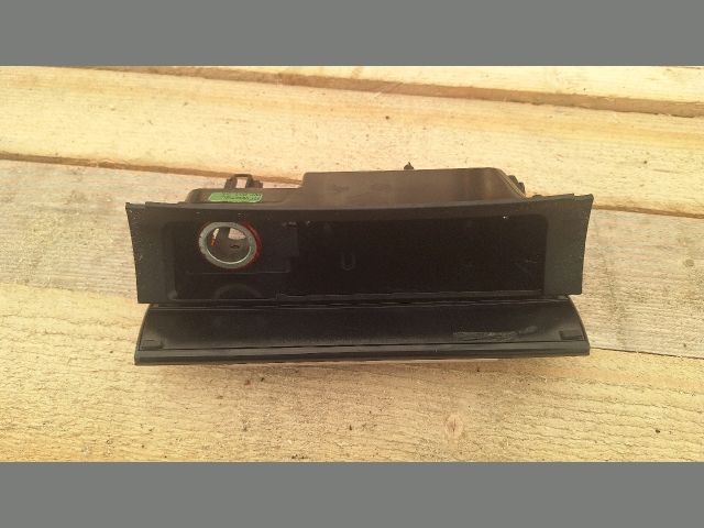 bontott VW PASSAT CC Első Hamutartó