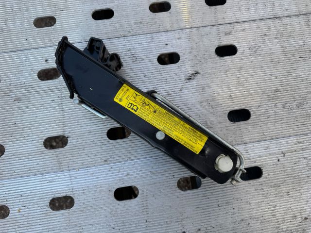 bontott VW PASSAT CC Emelő