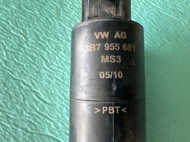 bontott VW PASSAT CC Fényszórómosó Szivattyú