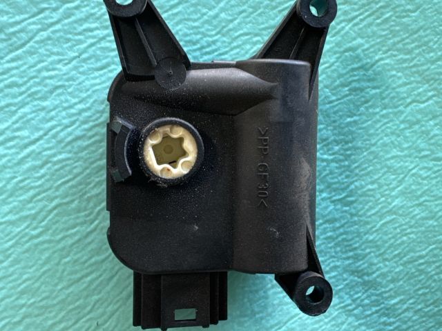 bontott VW PASSAT CC Fűtés Állító Motor