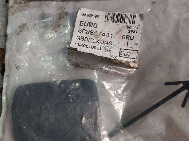 bontott VW PASSAT CC Hátsó Vonószem Burkolat