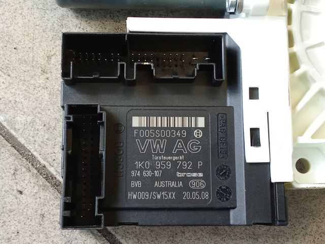 bontott VW PASSAT CC Jobb első Ablakemelő Motor