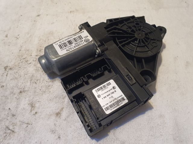 bontott VW PASSAT CC Jobb első Ablakemelő Motor