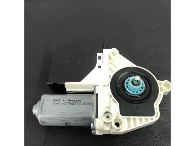 bontott VW PASSAT CC Jobb első Ablakemelő Motor