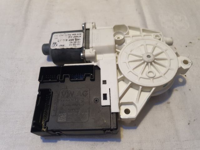 bontott VW PASSAT CC Jobb első Ablakemelő Motor