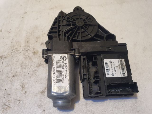 bontott VW PASSAT CC Jobb első Ablakemelő Motor