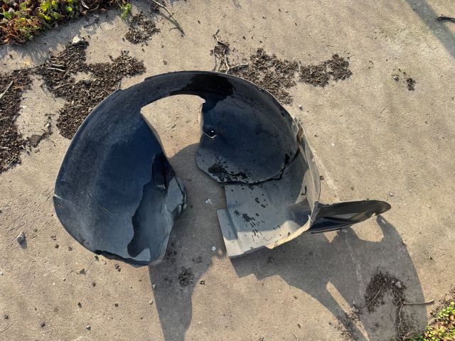 bontott VW PASSAT CC Jobb első Dobbetét (Kerékjárati, Műanyag)