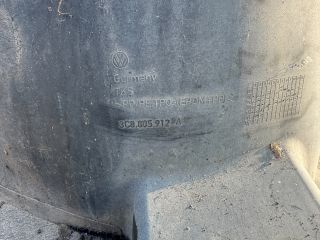 bontott VW PASSAT CC Jobb első Dobbetét (Kerékjárati, Műanyag)