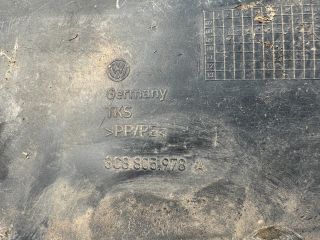 bontott VW PASSAT CC Jobb első Dobbetét (Kerékjárati, Műanyag)