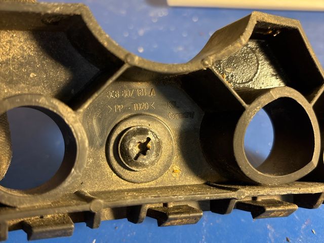 bontott VW PASSAT CC Jobb első Oldal Lökhárító Tartó (Műanyag)