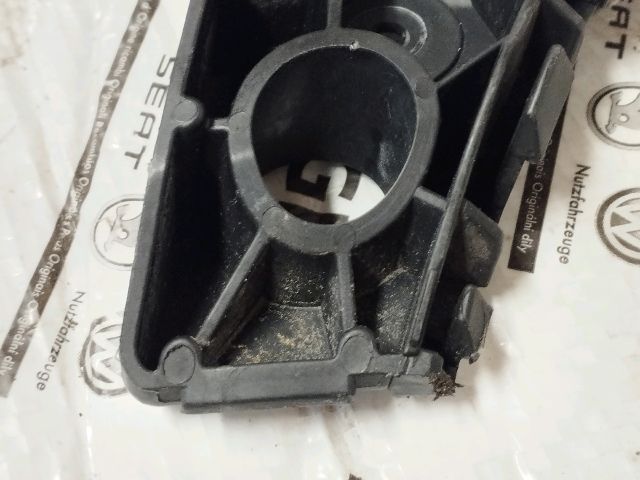 bontott VW PASSAT CC Jobb első Oldal Lökhárító Tartó (Műanyag)