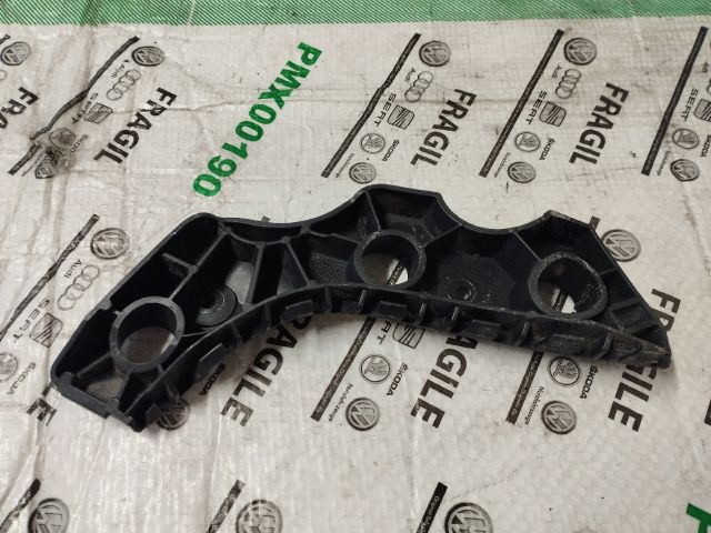 bontott VW PASSAT CC Jobb első Oldal Lökhárító Tartó (Műanyag)