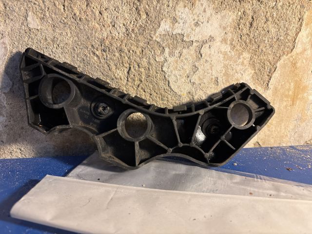 bontott VW PASSAT CC Jobb első Oldal Lökhárító Tartó (Műanyag)