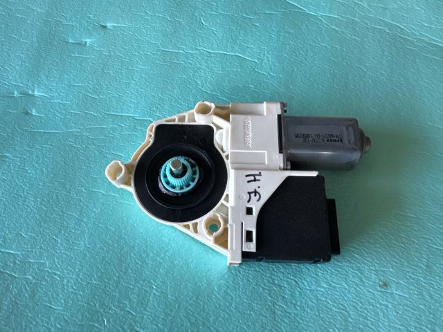 bontott VW PASSAT CC Jobb hátsó Ablakemelő Motor