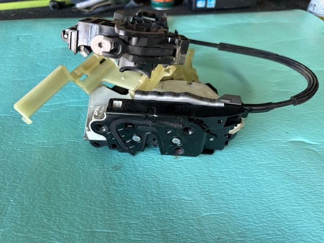 bontott VW PASSAT CC Jobb hátsó Ajtózár