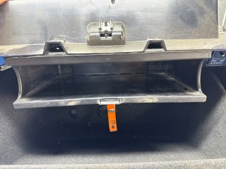 bontott VW PASSAT CC Kesztyűtartó