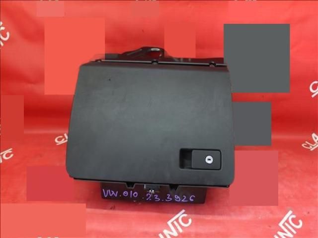 bontott VW PASSAT CC Kesztyűtartó