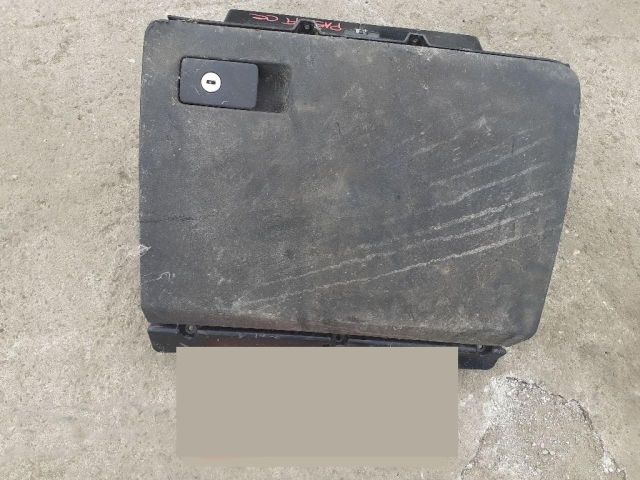 bontott VW PASSAT CC Kesztyűtartó