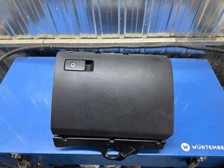 bontott VW PASSAT CC Kesztyűtartó