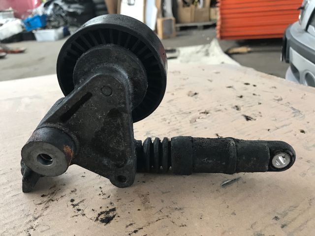 bontott VW PHAETON Szíjfeszítő Görgő