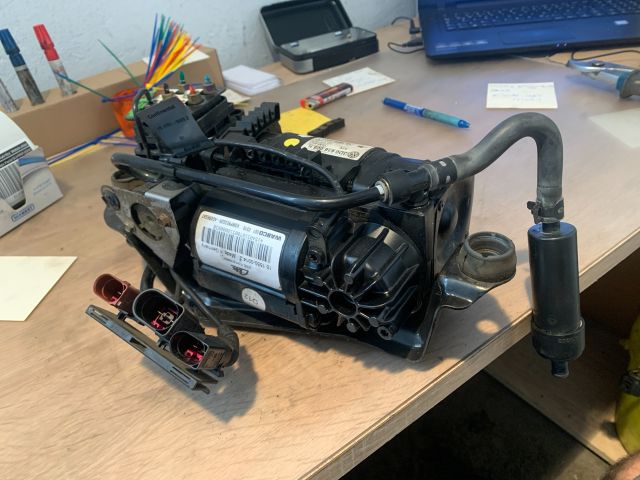 bontott VW PHAETON Légkompresszor