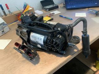 bontott VW PHAETON Légkompresszor