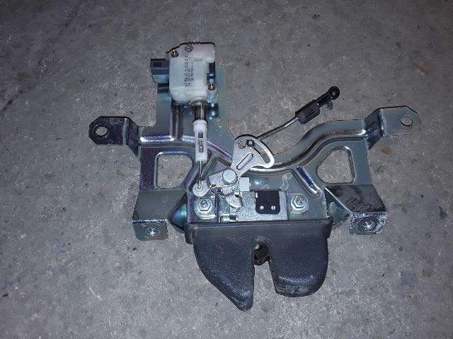 bontott VW PHAETON Csomagtérajtó Zárszerkezet