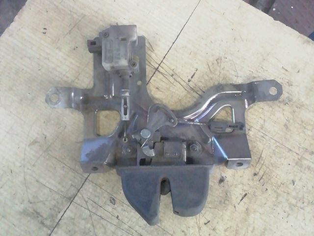 bontott VW PHAETON Csomagtérajtó Zárszerkezet