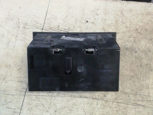 bontott VW PHAETON Első Tároló Rekesz