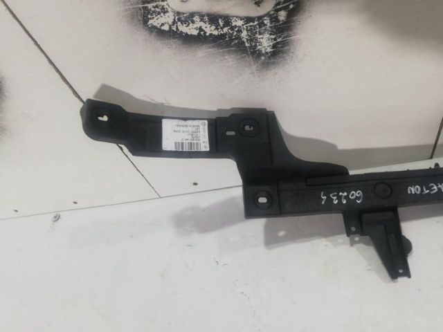 bontott VW PHAETON Hátsó középső Lökhárító Tartó (Műanyag)