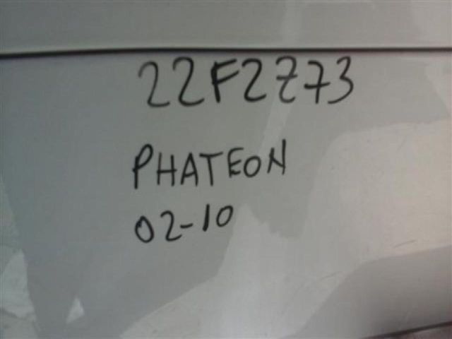 bontott VW PHAETON Hátsó Lökhárító (Üresen)