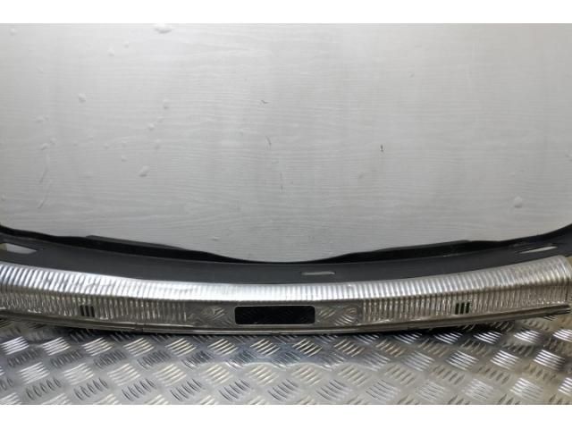 bontott VW PHAETON Hátsó Szélvédő Díszléc Alsó