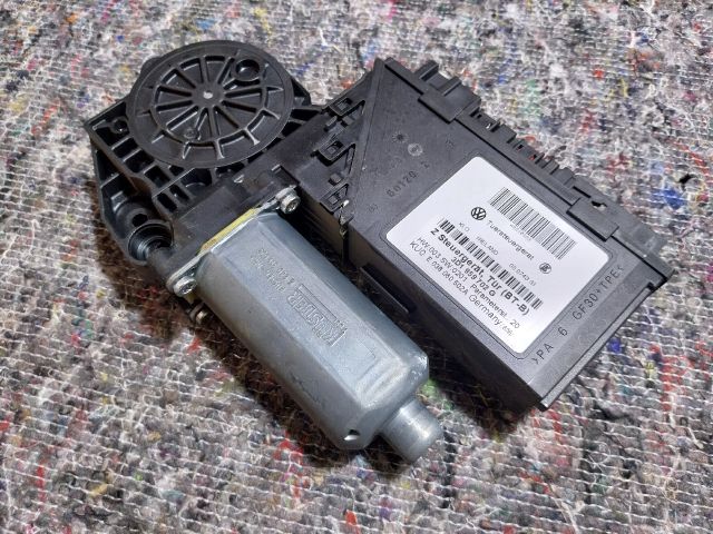 bontott VW PHAETON Jobb első Ablakemelő Motor