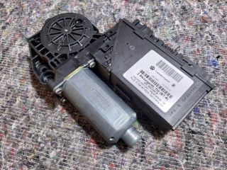 bontott VW PHAETON Jobb első Ablakemelő Motor
