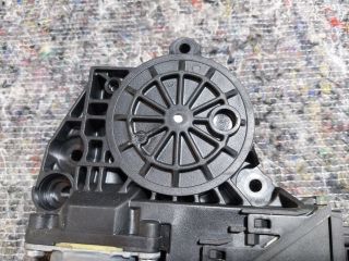 bontott VW PHAETON Jobb első Ablakemelő Motor