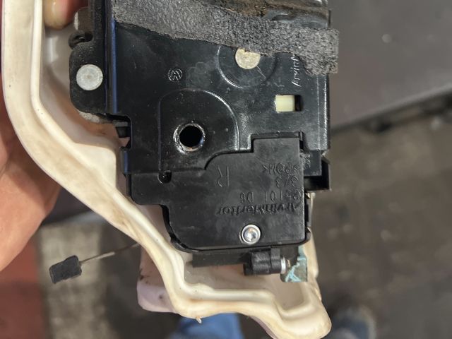 bontott VW PHAETON Jobb első Ajtózár