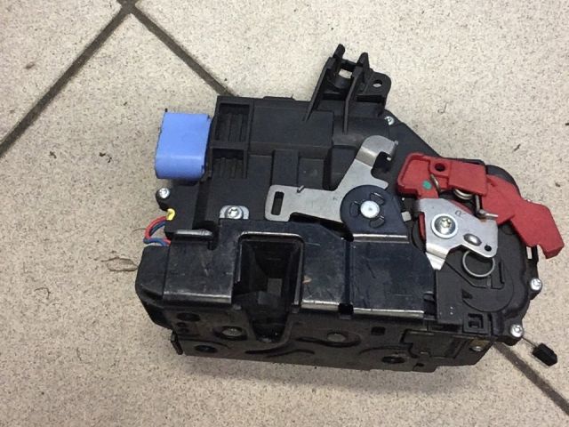 bontott VW PHAETON Jobb első Ajtózár