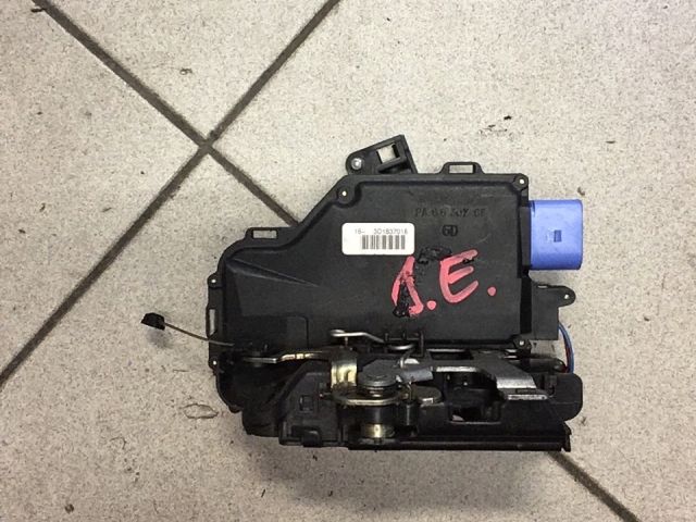 bontott VW PHAETON Jobb első Ajtózár