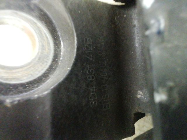 bontott VW PHAETON Jobb első Alsó Zsanér