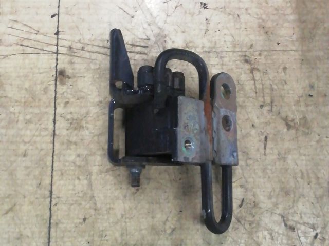 bontott VW PHAETON Jobb első Alsó Zsanér