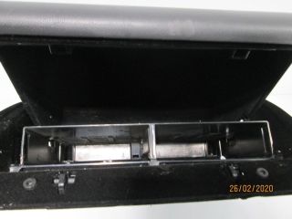 bontott VW PHAETON Kesztyűtartó