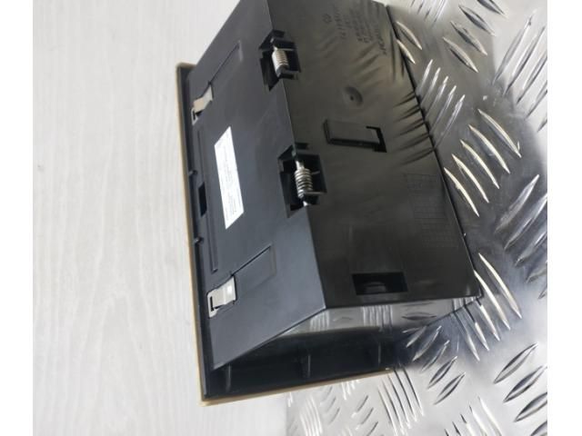 bontott VW PHAETON Kesztyűtartó