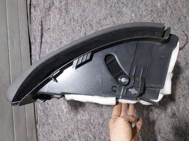 bontott VW PHAETON Kesztyűtartó