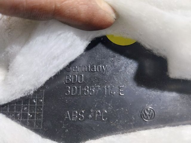 bontott VW PHAETON Kesztyűtartó