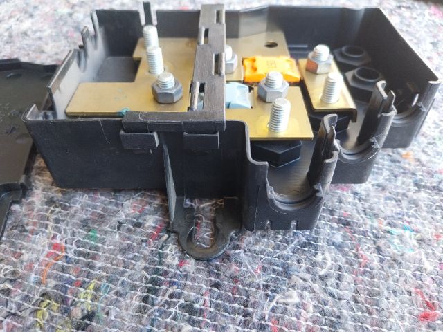 bontott VW PHAETON Pozitív Kábel Elosztó