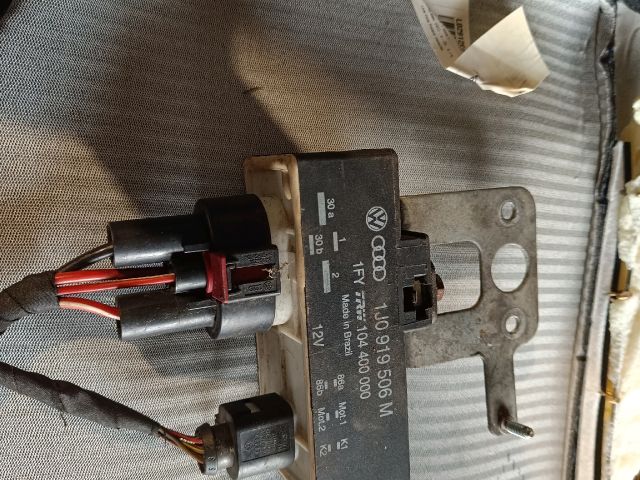 bontott VW POLO CLASSIC Hűtőventilátor Relé