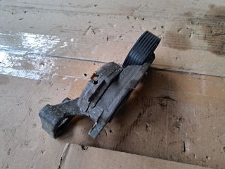 bontott VW POLO CLASSIC Szíjfeszítő Görgő