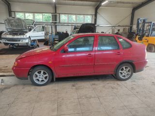 bontott VW POLO CLASSIC Bal első Csonkállvány Kerékaggyal