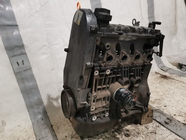 bontott VW POLO CLASSIC Motor (Fűzött blokk hengerfejjel)